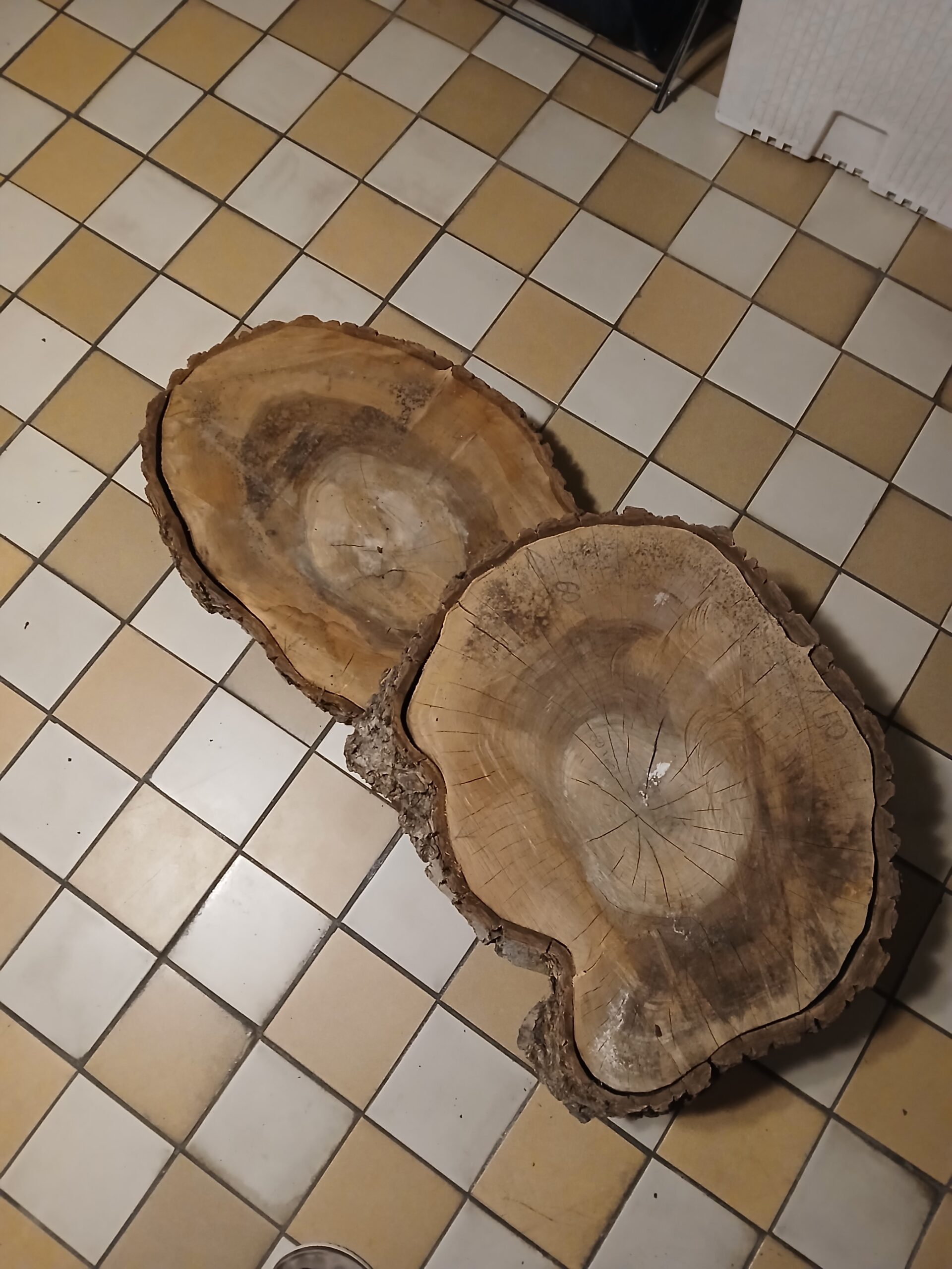 ORECHOVÝ COMBO STOLÍK ( DOKONČENÝ ODOVZDANÝ PROJEKT ) - Image 3