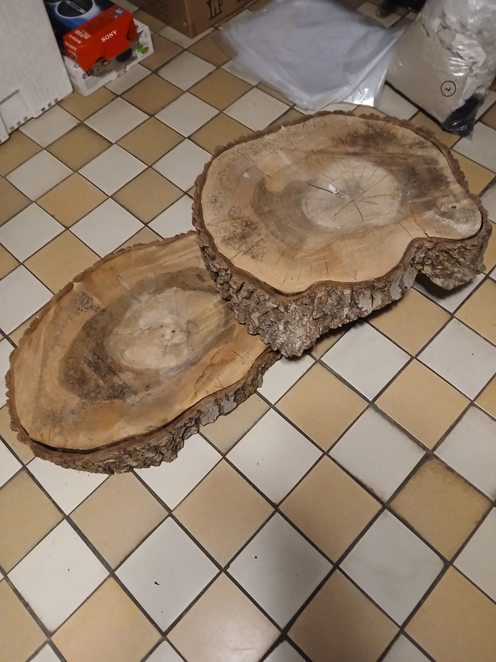 ORECHOVÝ COMBO STOLÍK ( DOKONČENÝ ODOVZDANÝ PROJEKT ) - Image 4